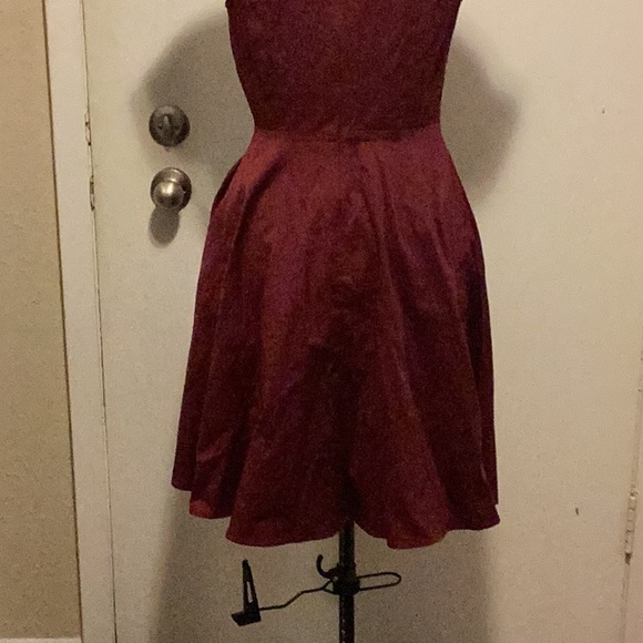 Maroon Rockabilly Style Dress Med, w/pockets.Crisscross Front, Cap Sleeves - Picture 8 of 10